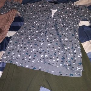 Cute gray top with hoodie and white stars